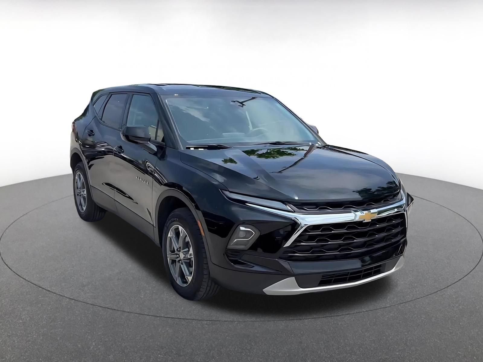 Used 2025 Chevrolet Blazer LT FWD image 3