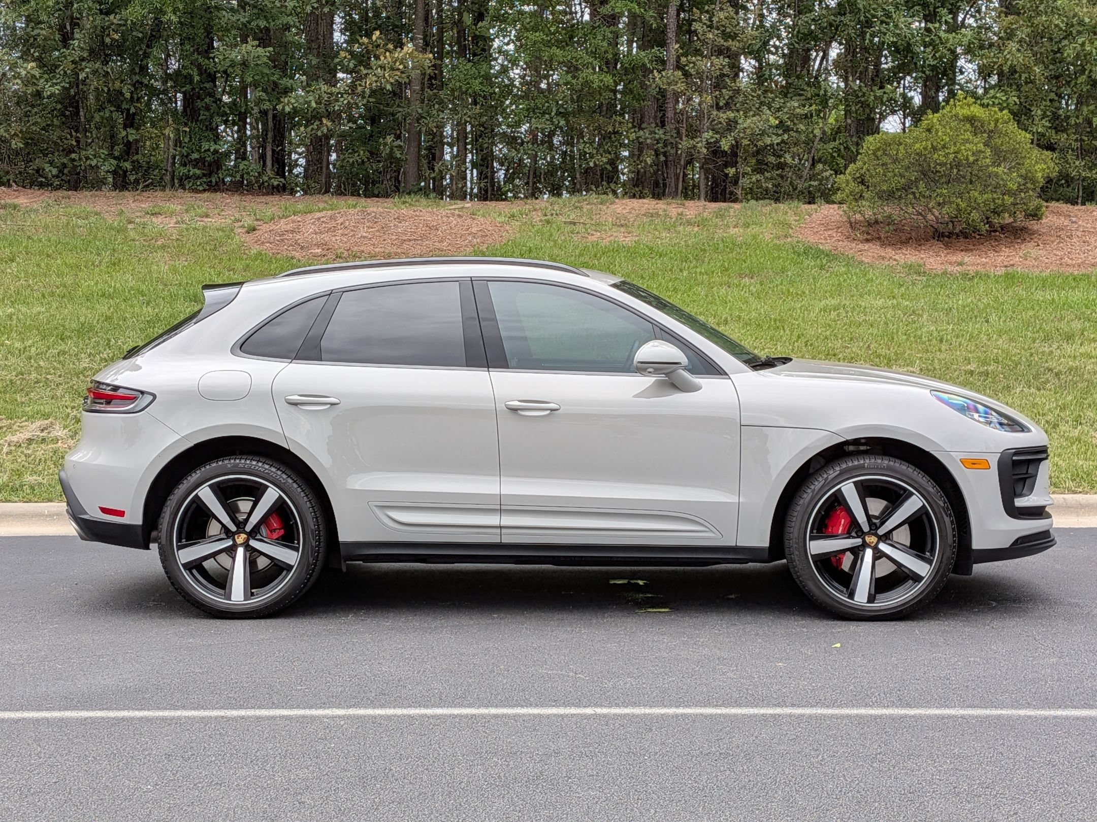 Certified 2025 Porsche Macan S AWD/4WD image 31