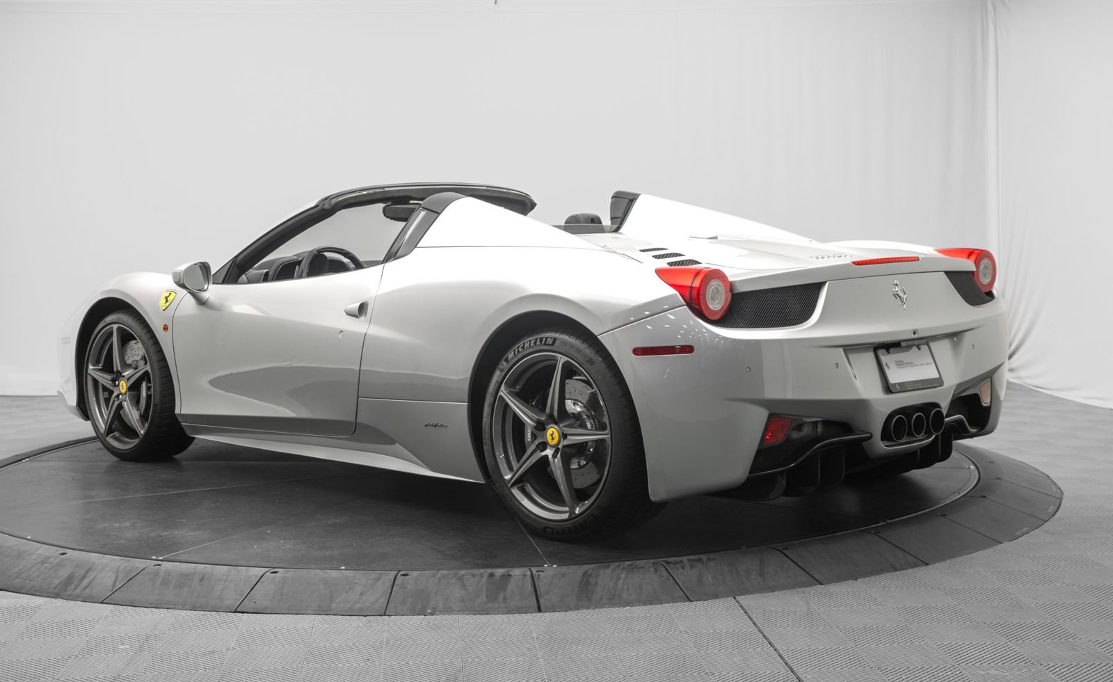 Used 2012 Ferrari 458 Spider RWD image 5