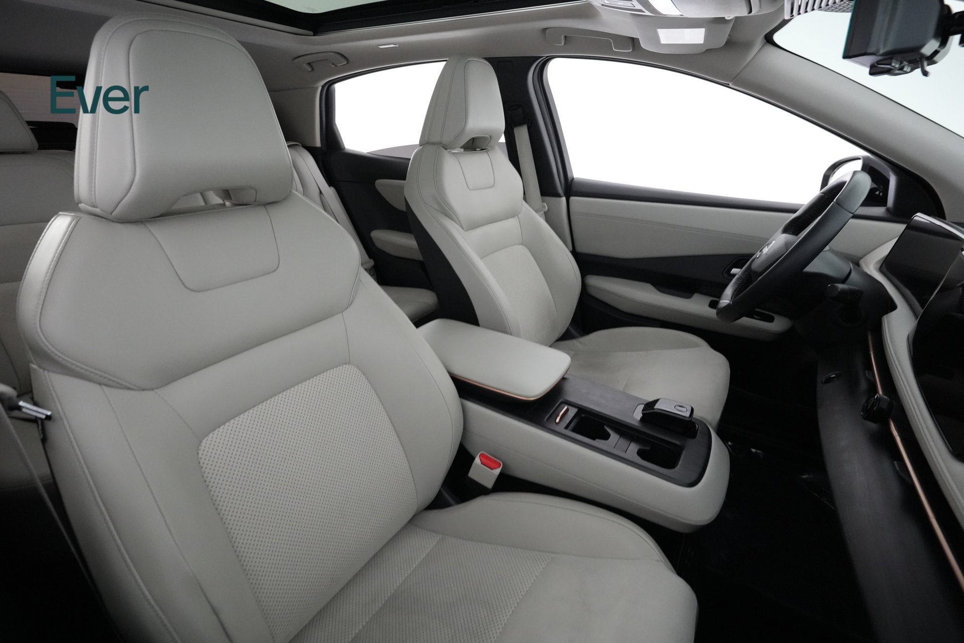 Used 2023 Nissan Ariya AWD image 23