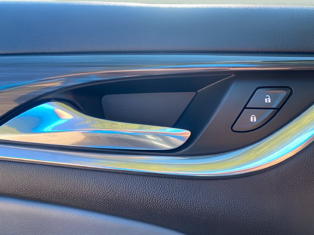 Used 2019 Buick Enclave Essence FWD image 12