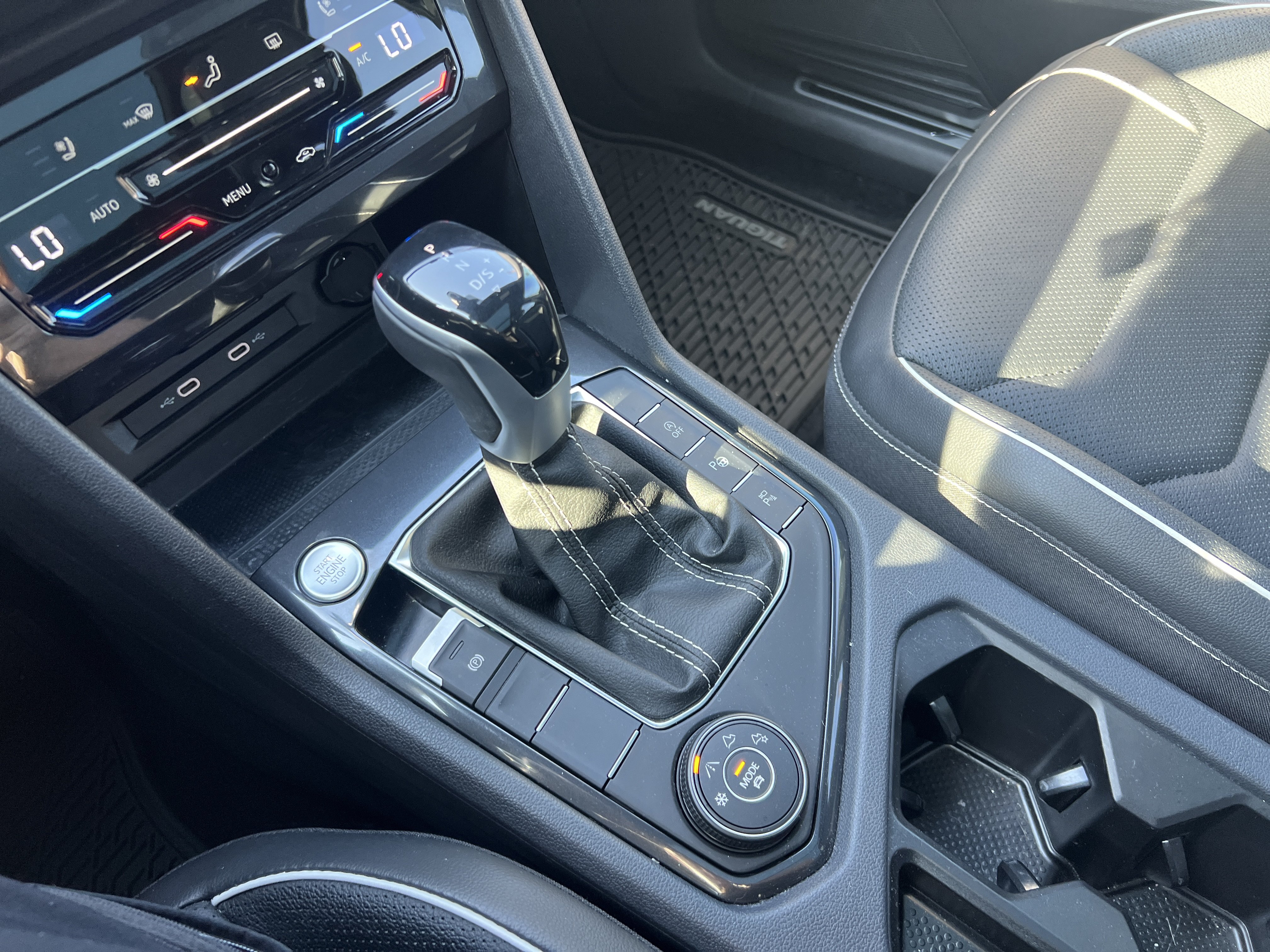 Used 2024 Volkswagen Tiguan SEL R-Line AWD/4WD image 23