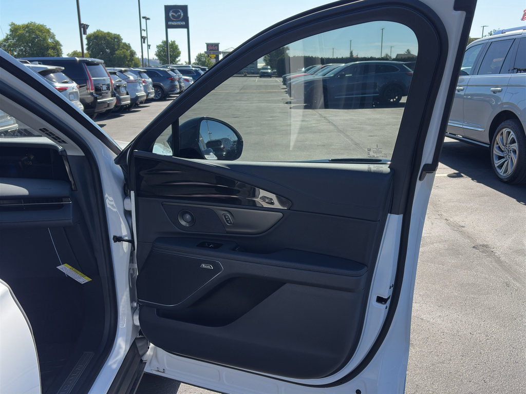 Used 2026 Lincoln Nautilus Reserve AWD/4WD image 18