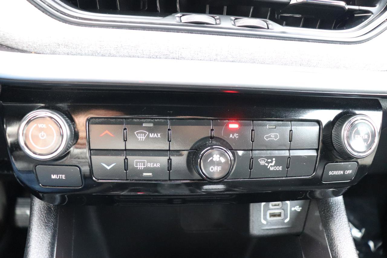 Used 2024 Jeep Compass Latitude AWD/4WD image 35
