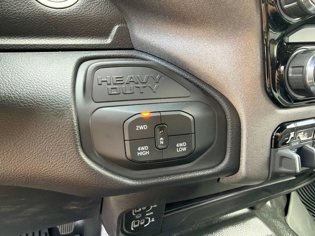 Used 2025 RAM 3500 Tradesman w/ Chrome Appearance Group AWD/4WD image 30