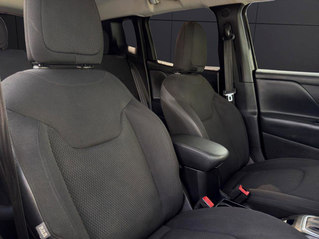 Used 2019 Jeep Renegade Altitude w/ Quick Order Package 2XM image 14