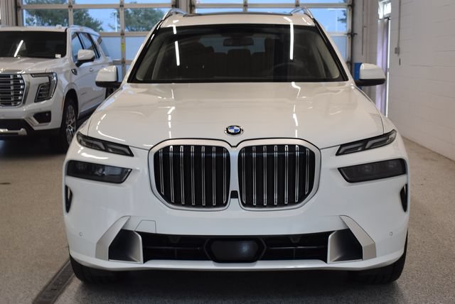 Used 2026 BMW X7 xDrive40i AWD/4WD image 3