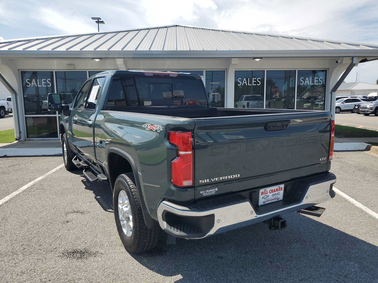 Used 2025 Chevrolet Silverado 2500 LTZ w/ LTZ Convenience Package AWD/4WD image 3