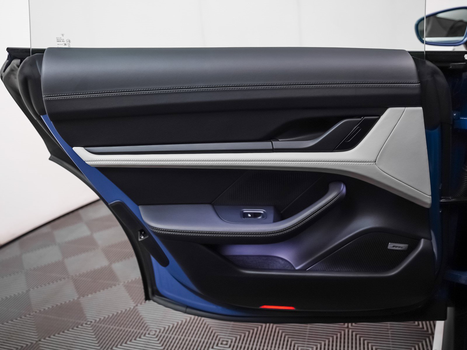 Used 2024 Porsche Taycan 4S w/ Premium Package image 27