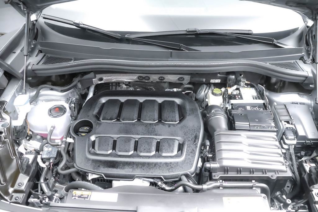 Used 2025 Volkswagen Tiguan SE image 30