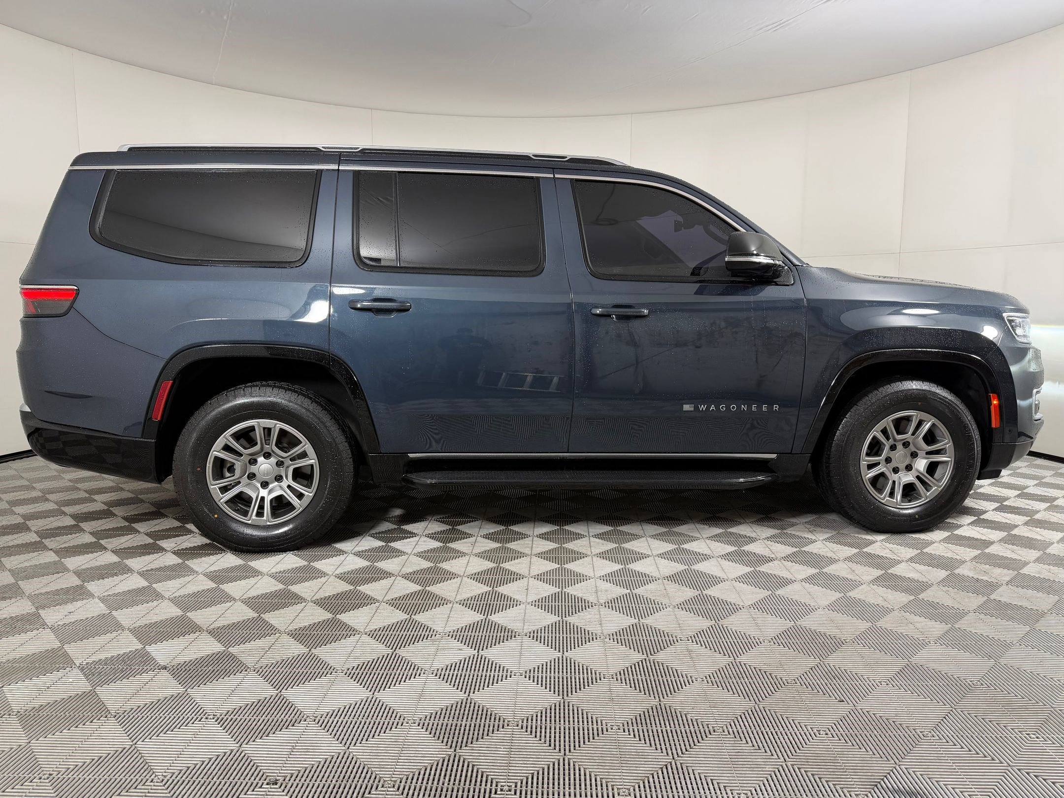 Used 2023 Jeep Wagoneer 4WD image 7