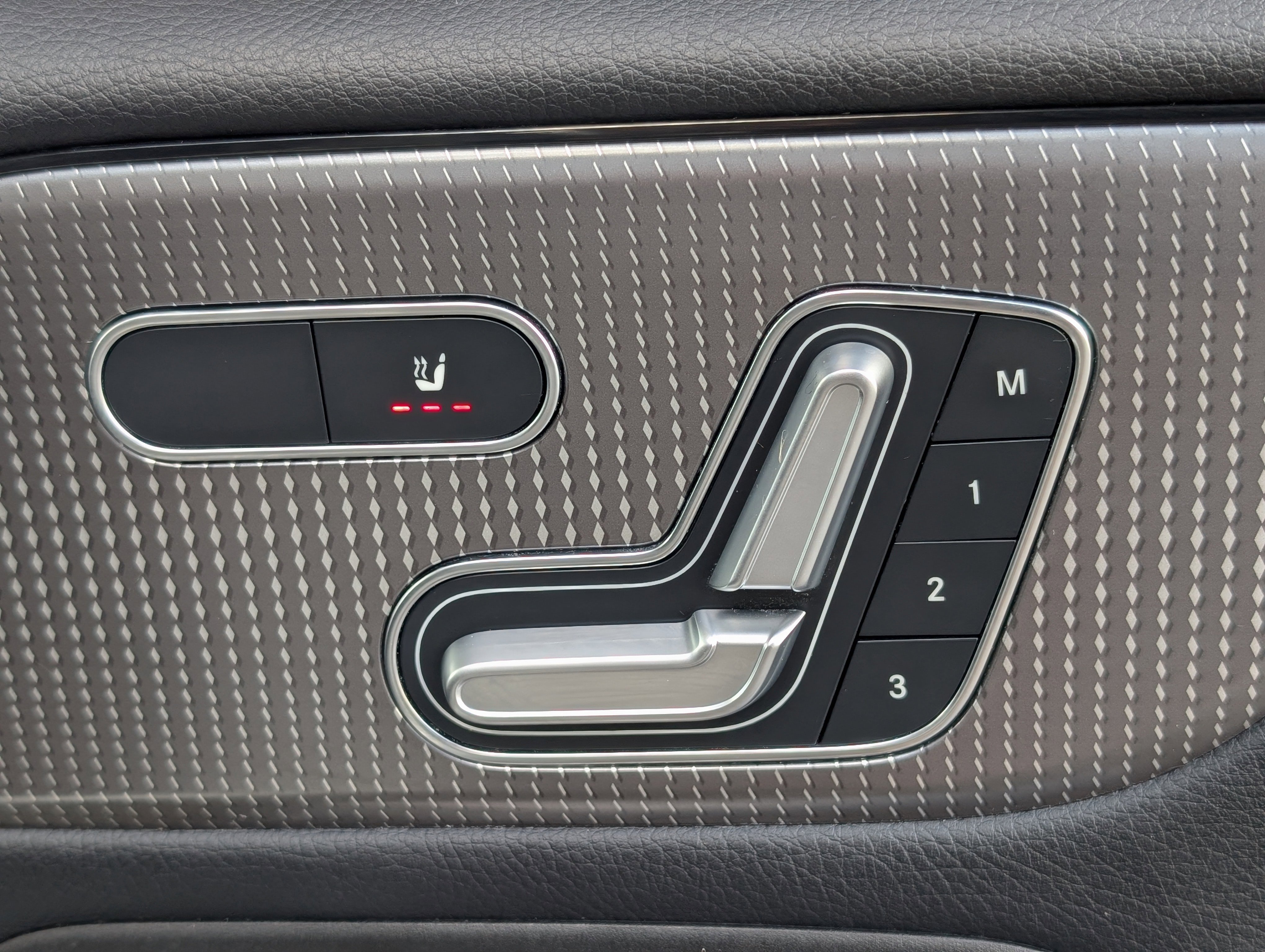 Used 2023 Mercedes-Benz GLB 250 4MATIC image 42