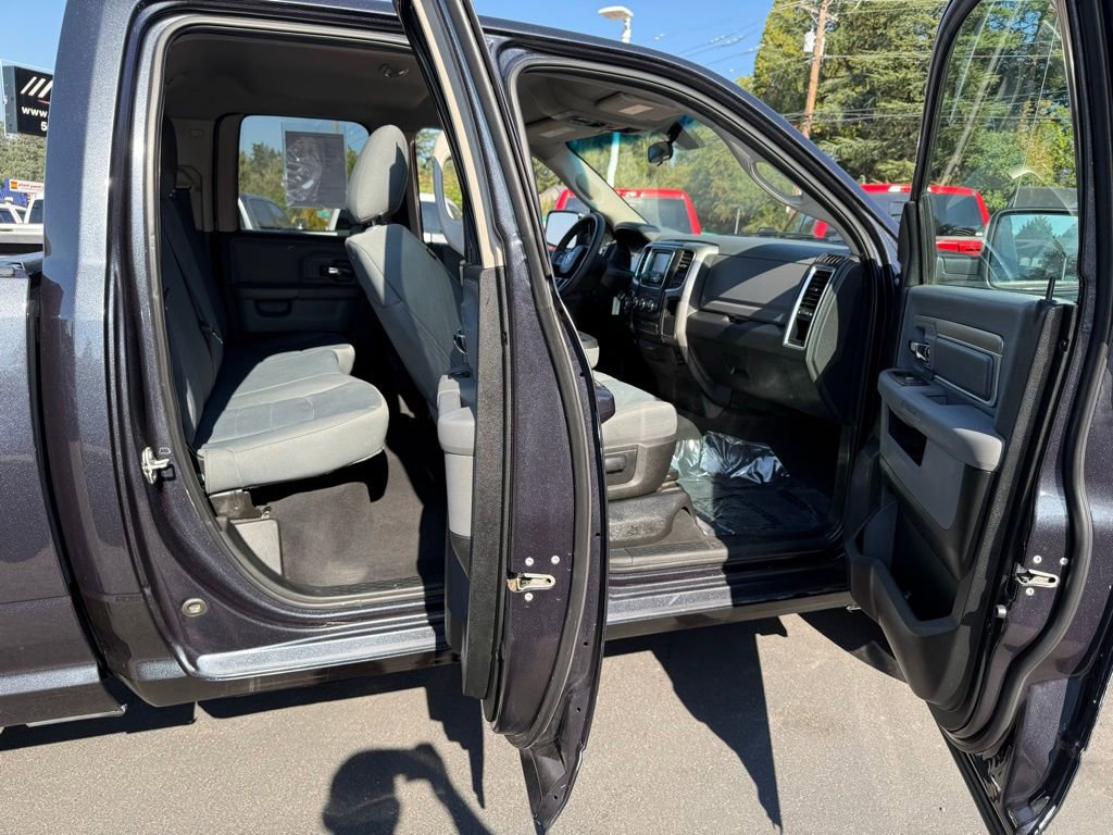 Used 2018 RAM 1500 Classic SLT AWD/4WD image 24