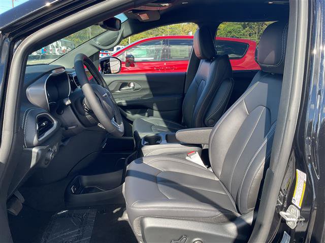 New 2026 Chrysler Pacifica Select image 8