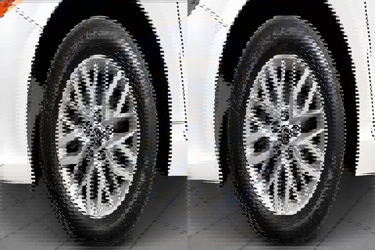 Used 2016 Toyota Camry LE image 10