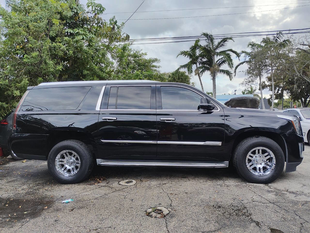 Used 2016 Cadillac Escalade ESV 2WD image 15