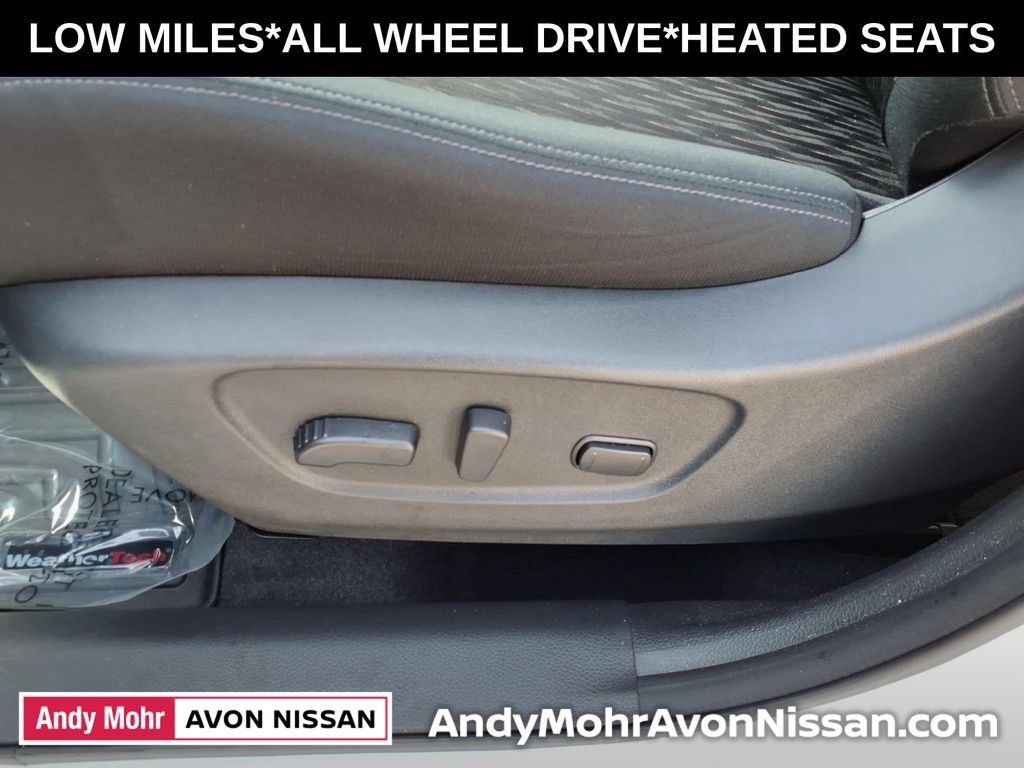 Used 2018 Nissan Rogue SV AWD/4WD image 16