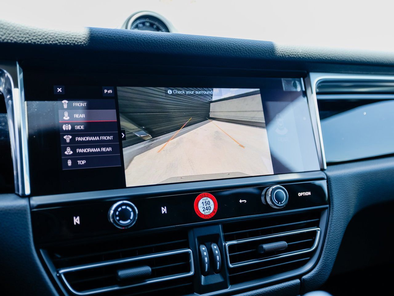 Certified 2025 Porsche Macan image 19