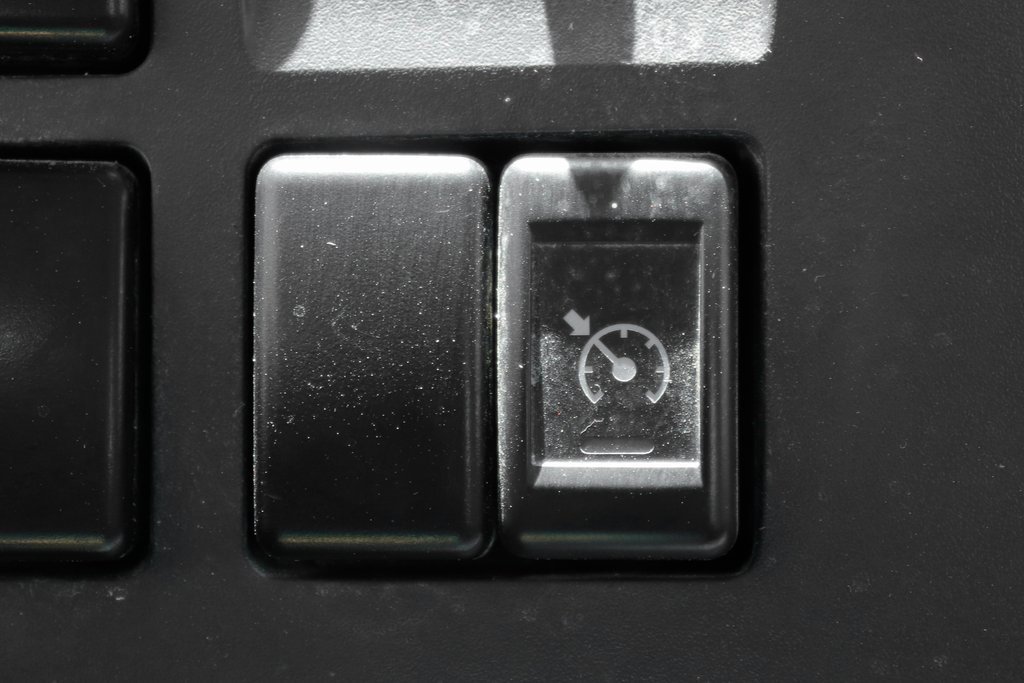 Used 2019 Isuzu NPR image 24