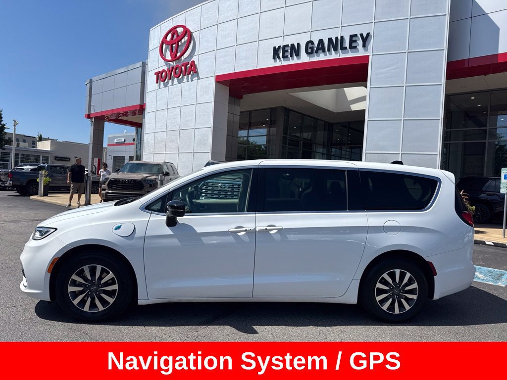 Used 2024 Chrysler Pacifica Limited FWD image 3