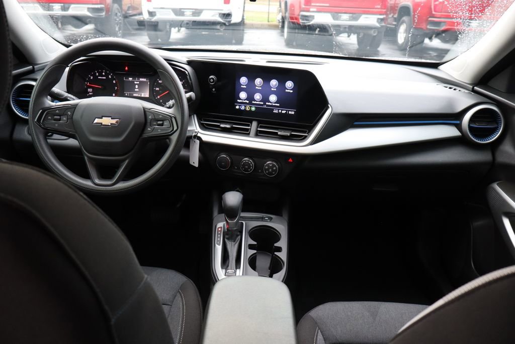 Used 2024 Chevrolet Trax LS w/ LS Convenience Package image 16
