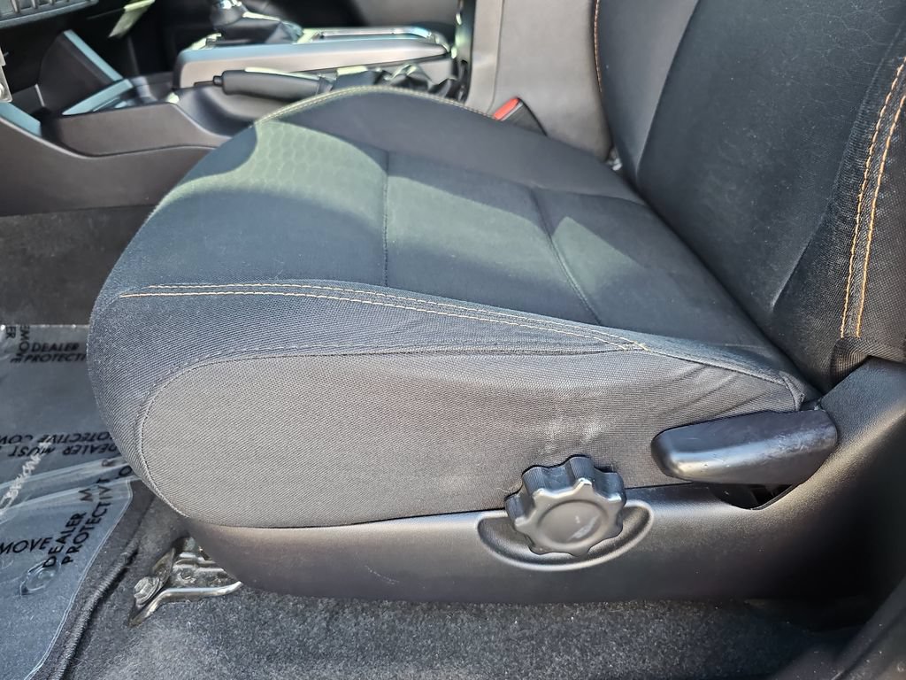 Used 2017 Toyota Tacoma SR5 w/ Tow Package RWD image 18