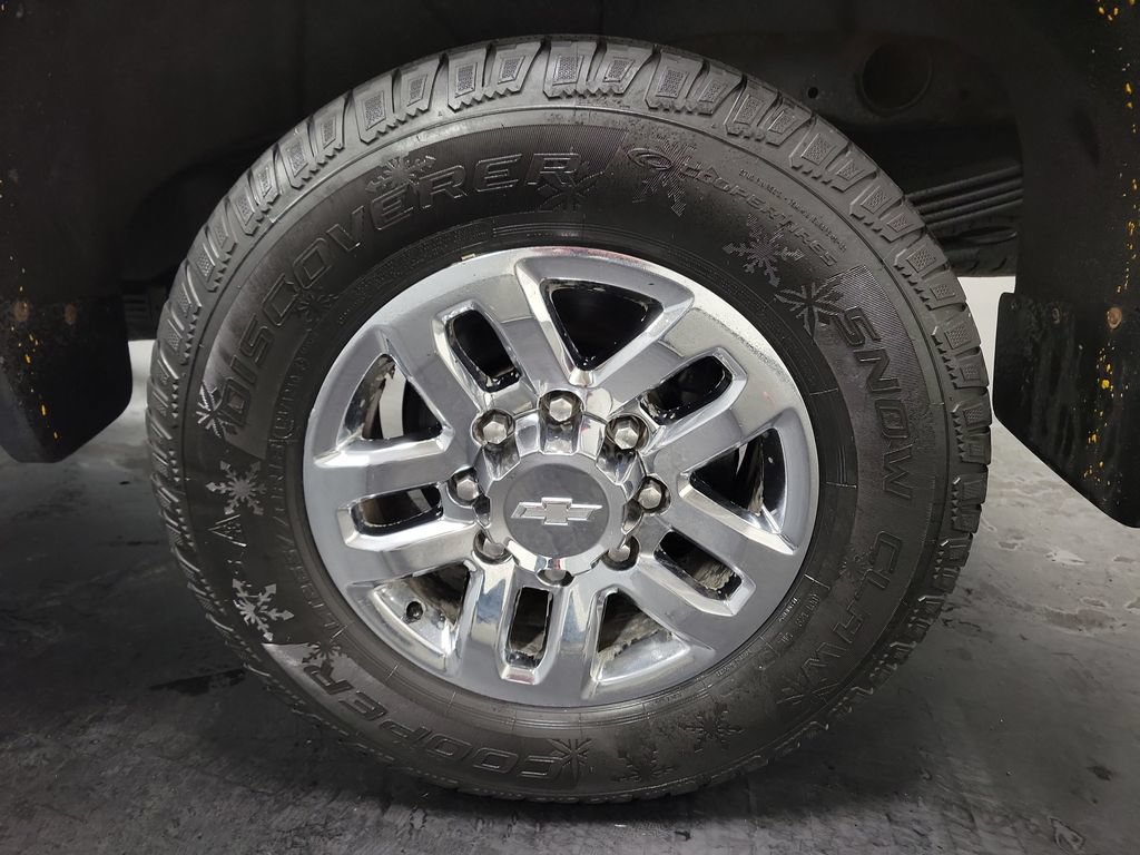 Used 2020 Chevrolet Silverado 2500 LT w/ Convenience Package AWD/4WD image 11