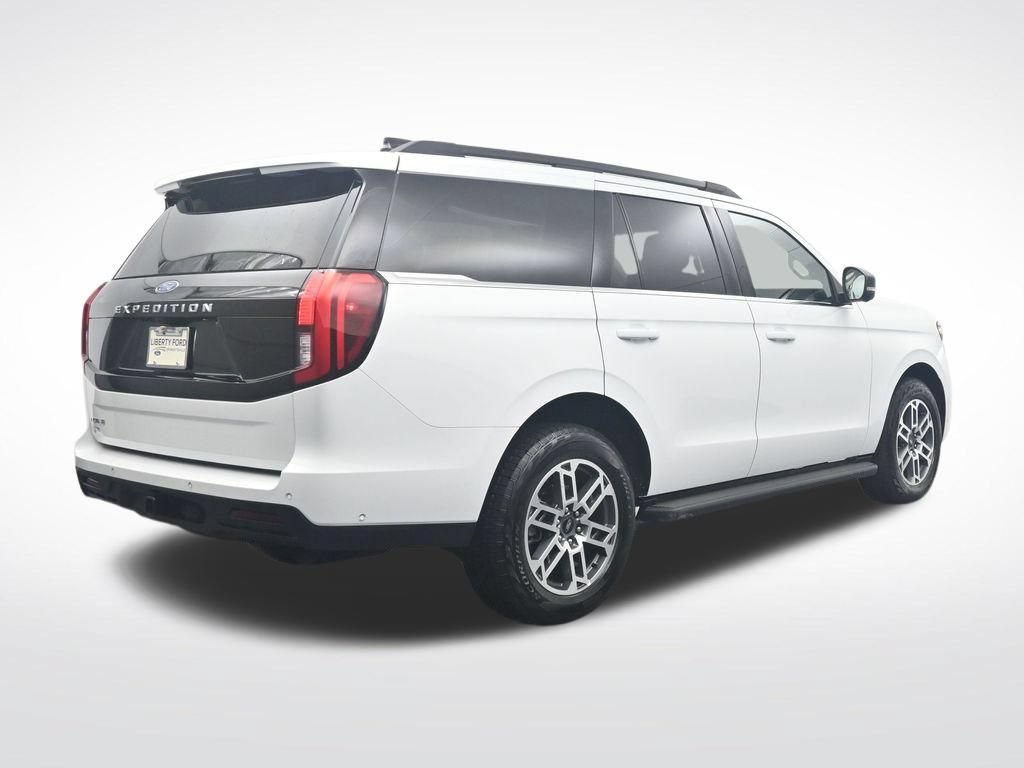 Used 2025 Ford Expedition Active AWD/4WD image 6