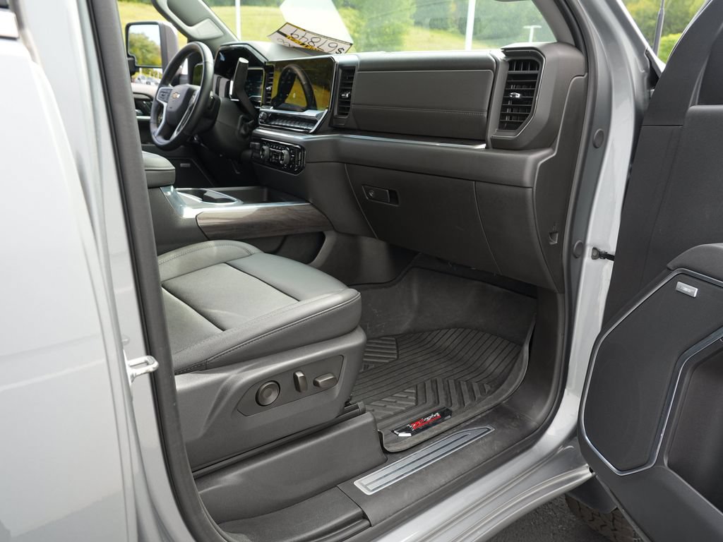 Certified 2025 Chevrolet Silverado 3500 LTZ w/ LTZ Plus Package AWD/4WD image 28
