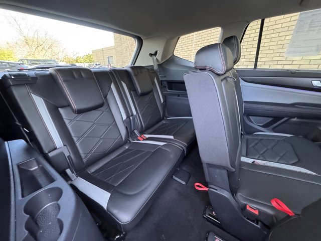 Used 2024 Volkswagen Atlas Peak Edition SE image 15
