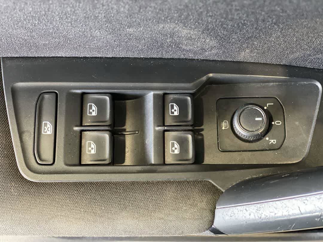 Used 2019 Volkswagen Tiguan S AWD/4WD image 16