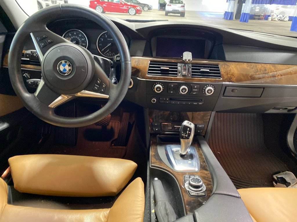 Used 2010 BMW 528i Sedan RWD image 14