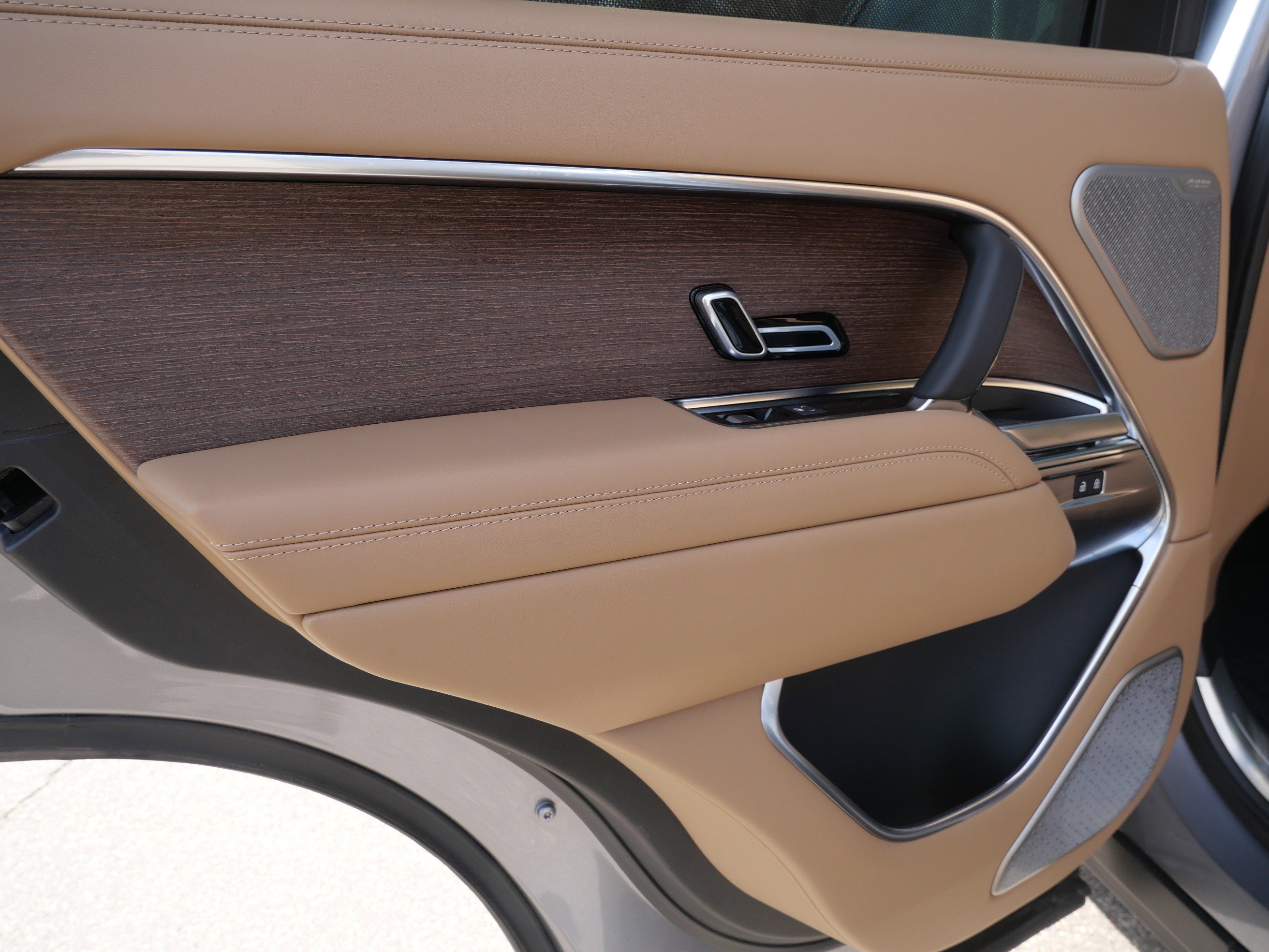 Certified 2025 Land Rover Range Rover Autobiography image 16