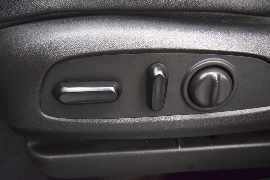 Used 2020 Buick Encore GX Select FWD image 25