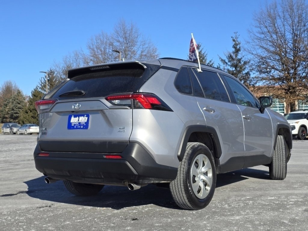 Used 2021 Toyota RAV4 LE image 11