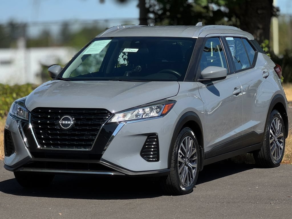 Used 2023 Nissan Kicks SV FWD image 3