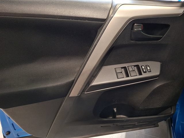 Used 2016 Toyota RAV4 LE AWD/4WD image 14
