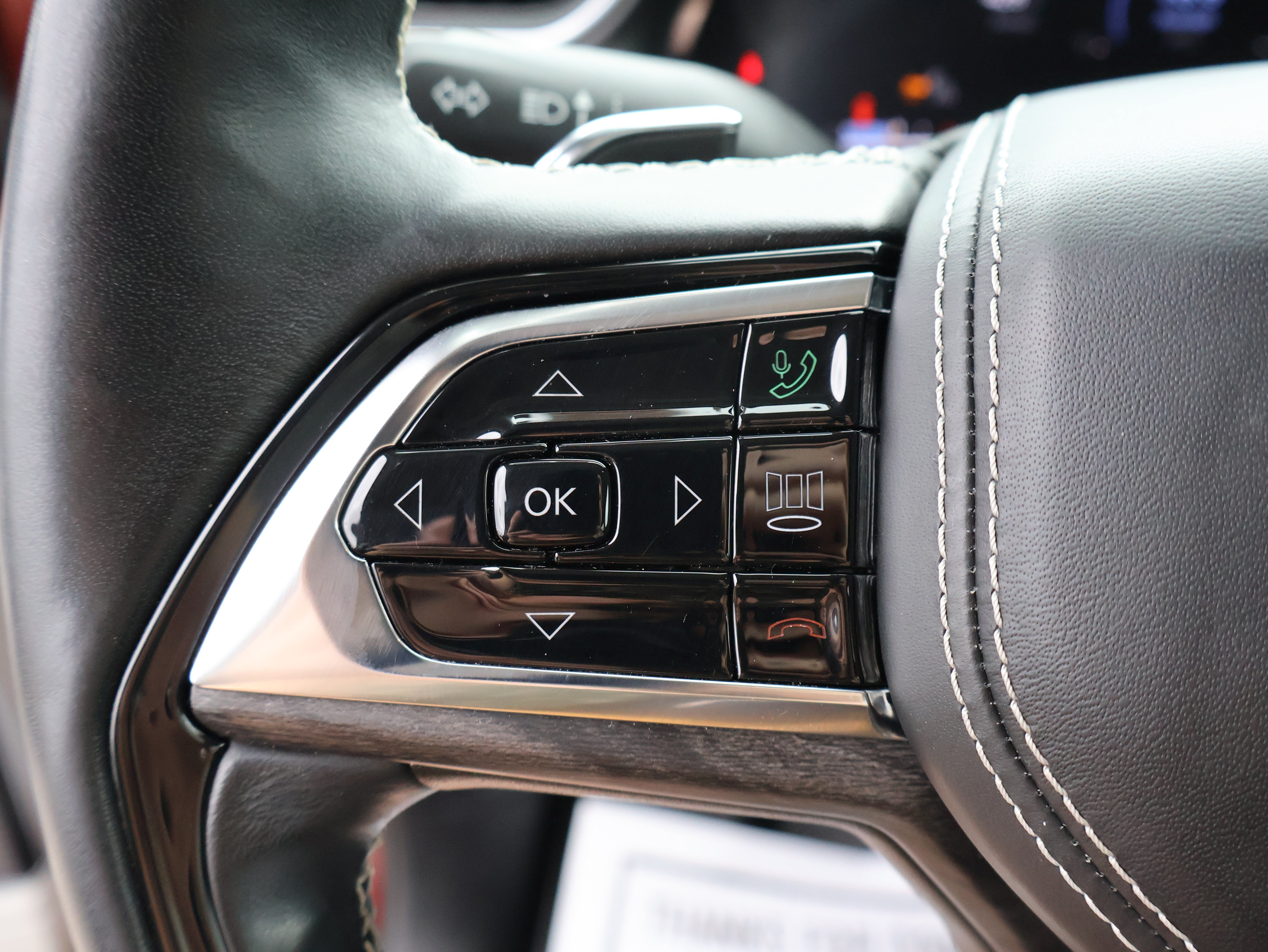 Used 2021 Jeep Grand Cherokee L Overland w/ Advanced Protech Group III AWD/4WD image 43