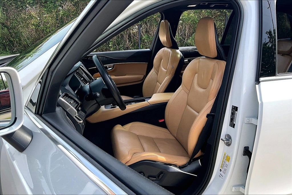 Certified 2023 Volvo XC90 B6 Ultimate w/ Protection Package Premier image 32