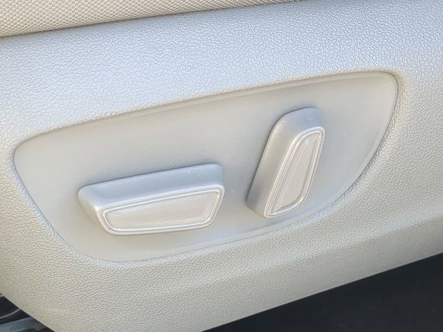 Used 2021 Toyota Highlander L image 23