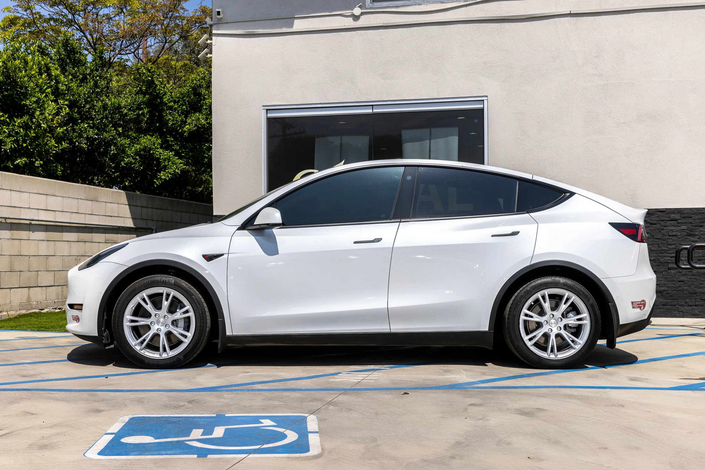 Used 2021 Tesla Model Y Long Range AWD/4WD image 9