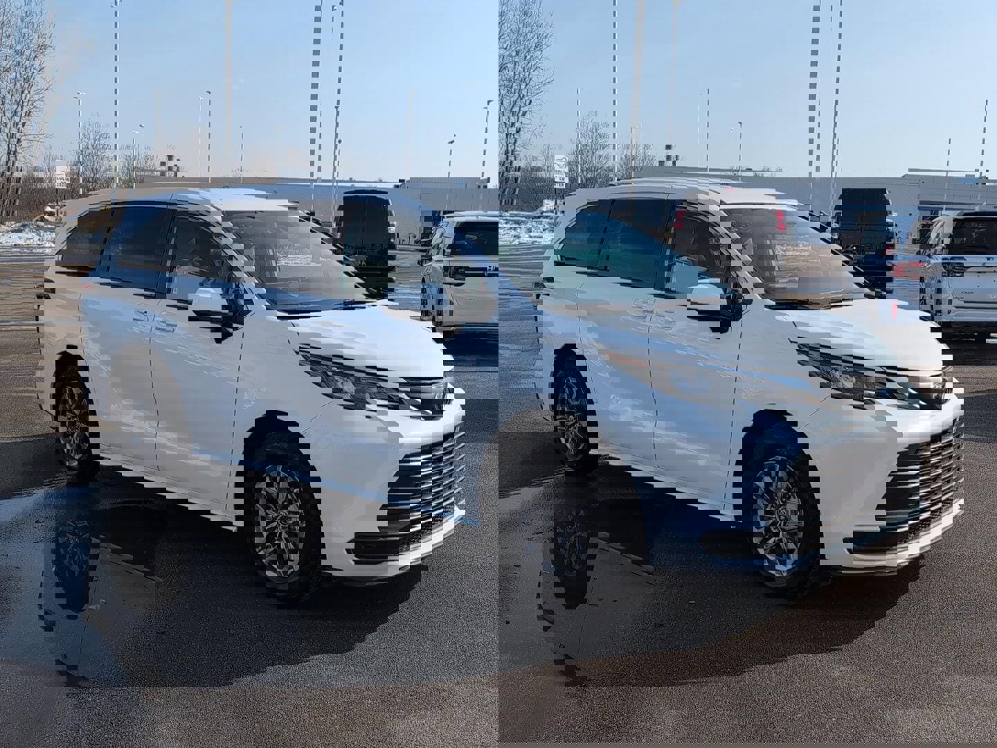 Used 2025 Toyota Sienna LE image 12