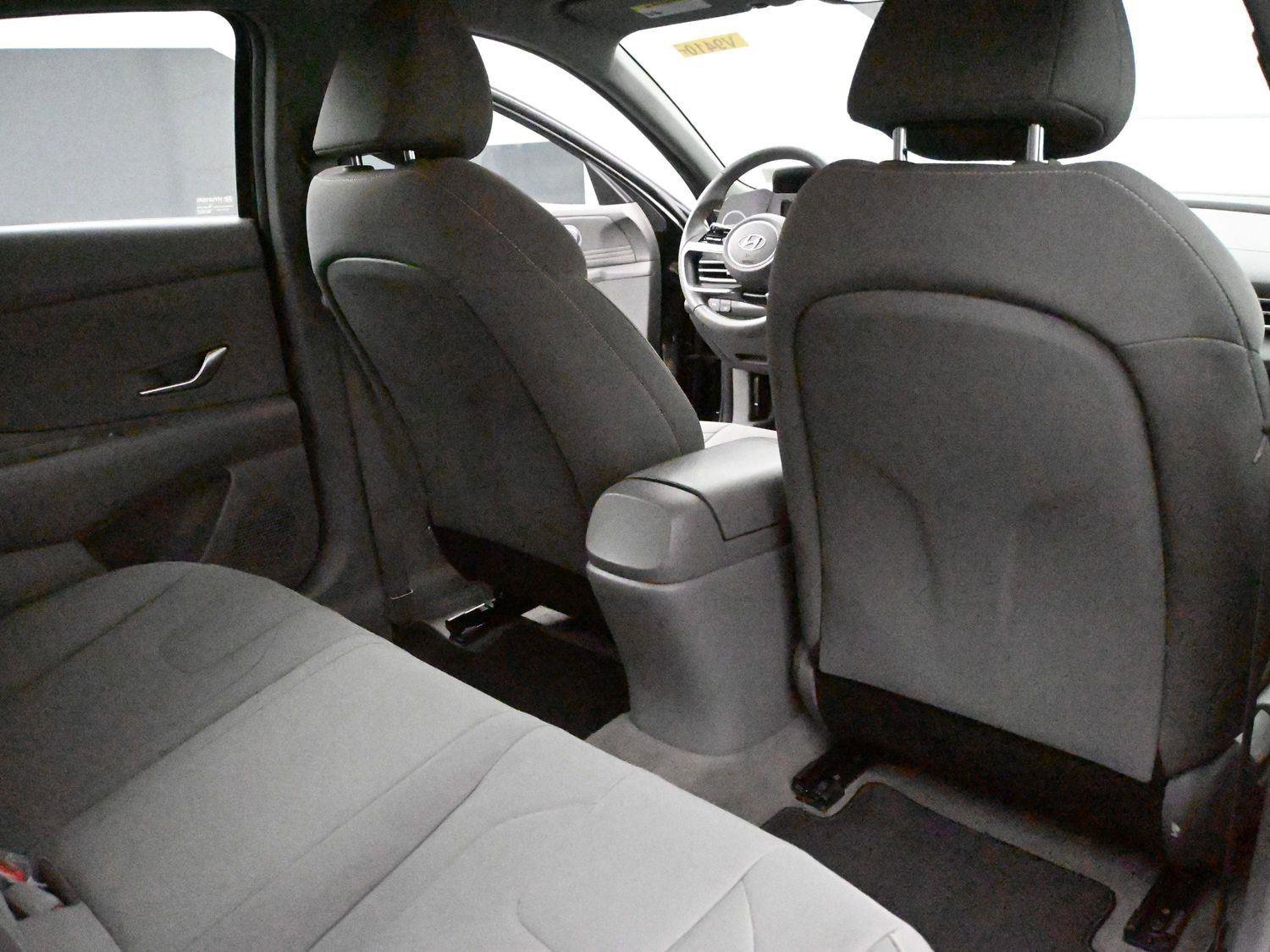 Used 2022 Hyundai Elantra SEL w/ Convenience Package FWD image 17