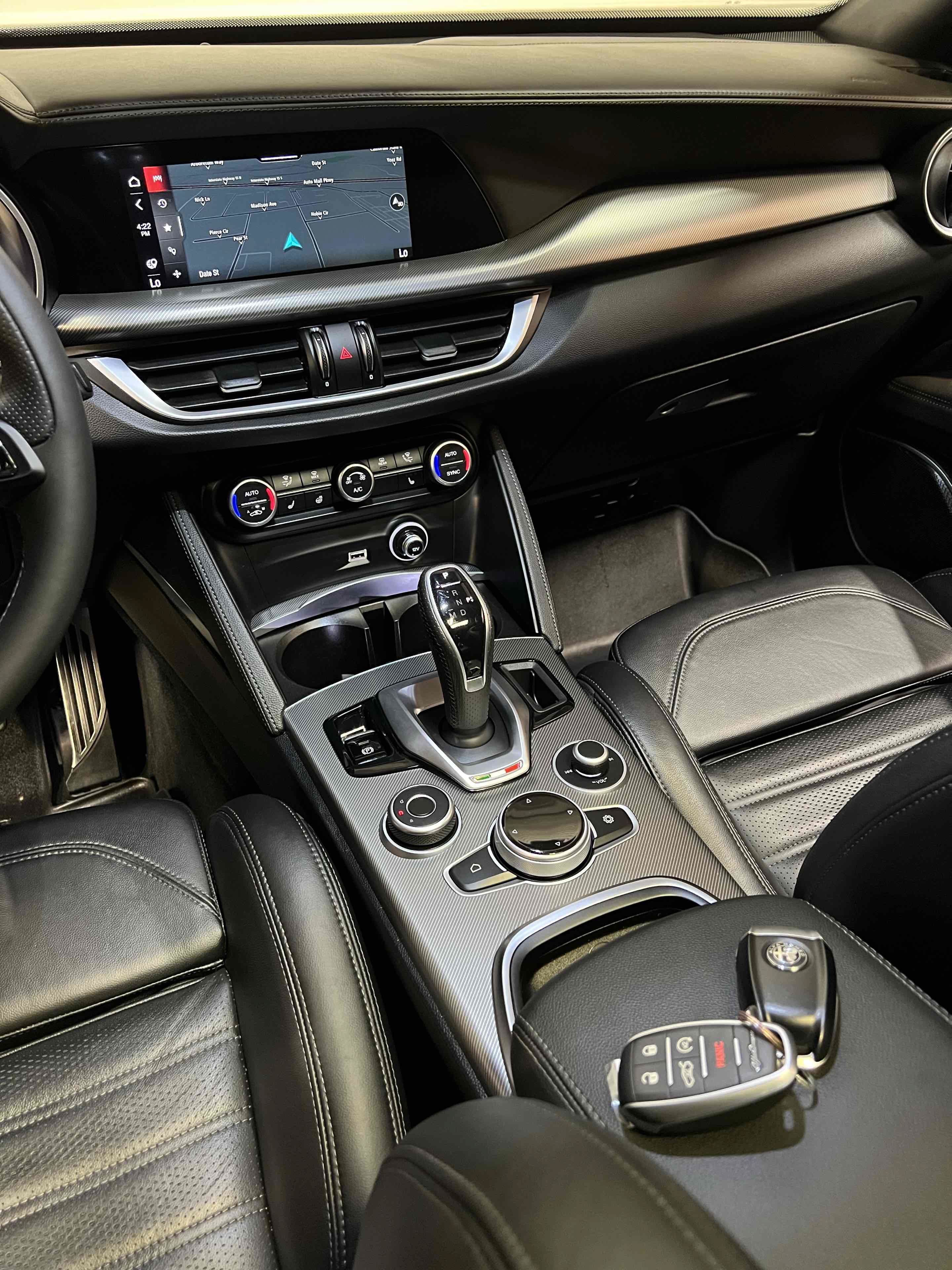 Used 2023 Alfa Romeo Stelvio Veloce AWD/4WD image 34