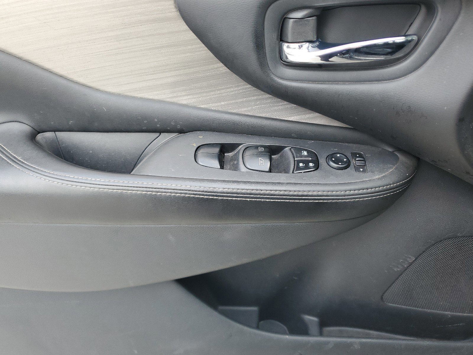 Used 2018 Nissan Murano S image 16