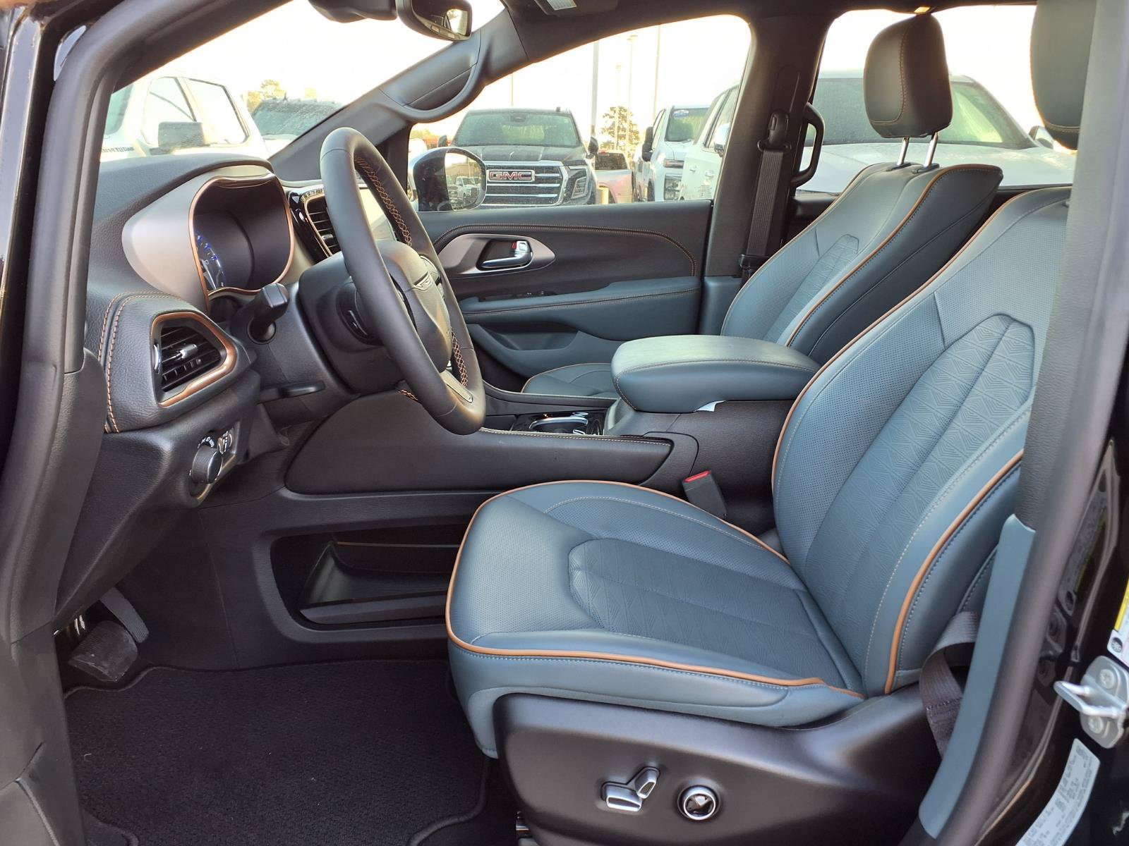New 2027 Chrysler Pacifica Pinnacle AWD/4WD image 15