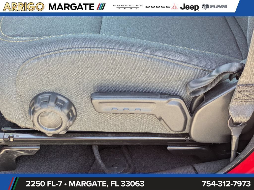 Used 2025 Jeep Wrangler Unlimited Sahara AWD/4WD image 20