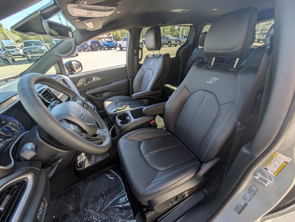 New 2026 Chrysler Pacifica Select w/ S Appearance Package image 19
