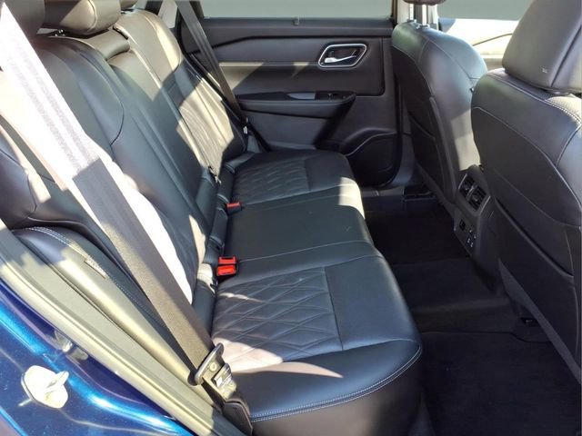 Certified 2024 Nissan Rogue Platinum w/ Platinum Premium Package AWD/4WD image 17