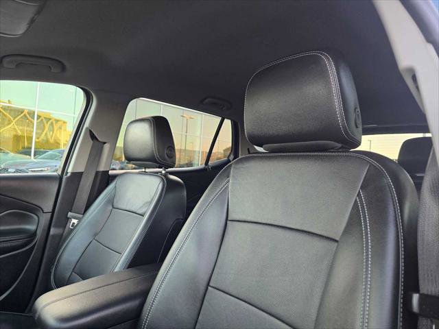 Used 2024 GMC Terrain SLT image 23